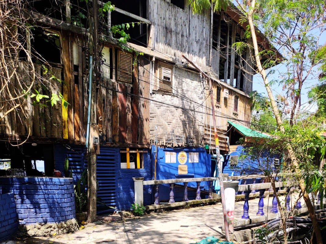 Koh Phi Phi old wooden building near the coast