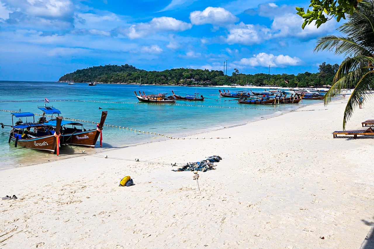 Wide view of Pattaya Beach Koh Lipe with boats and white sand