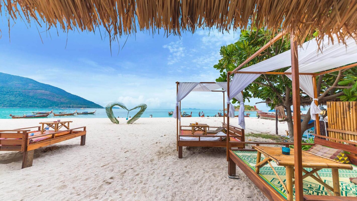 Beachfront bungalows on Sunrise Beach Koh Lipe Thailand, one of the best places where to stay in koh lipe.