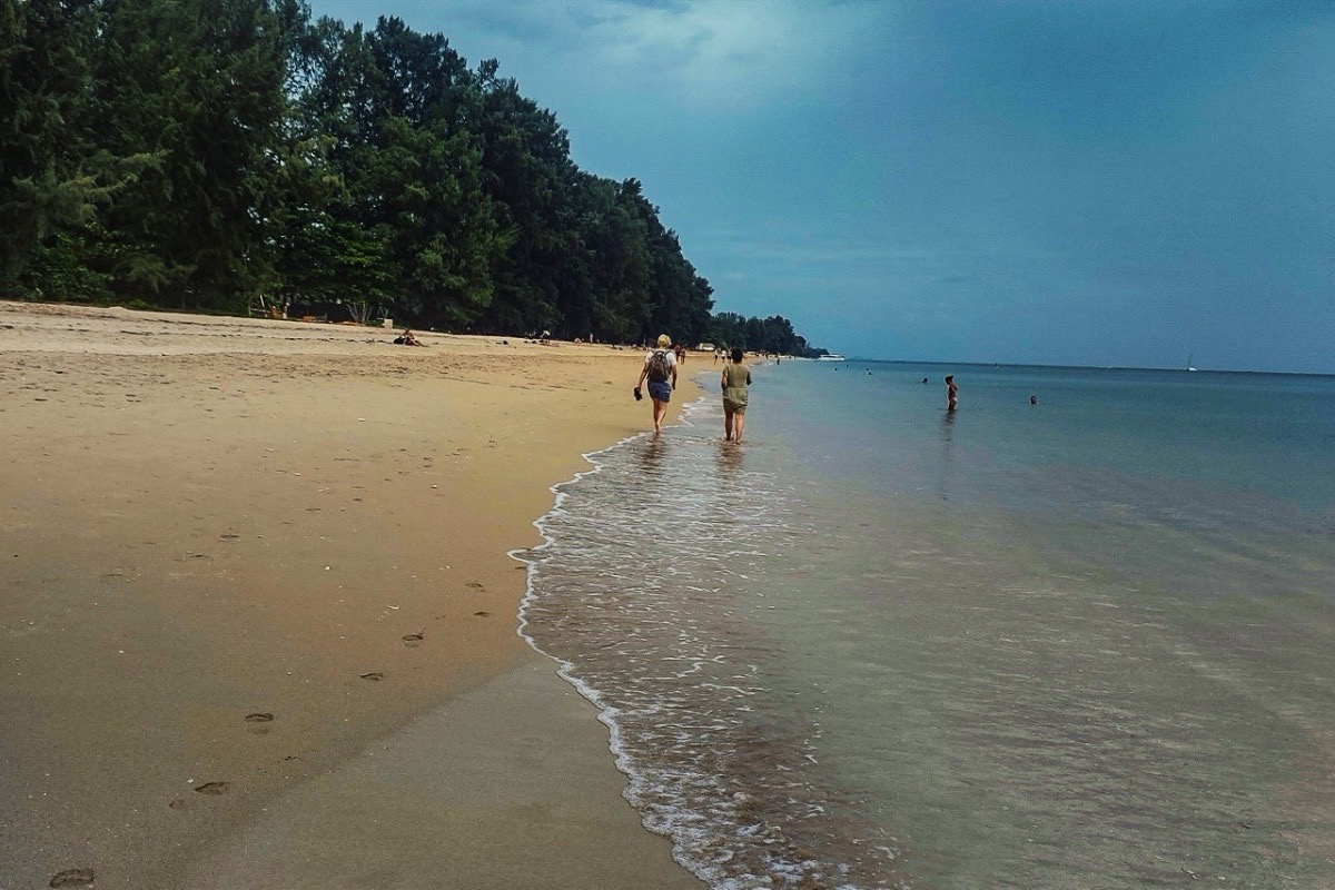 Koh lanta people walking on the beach