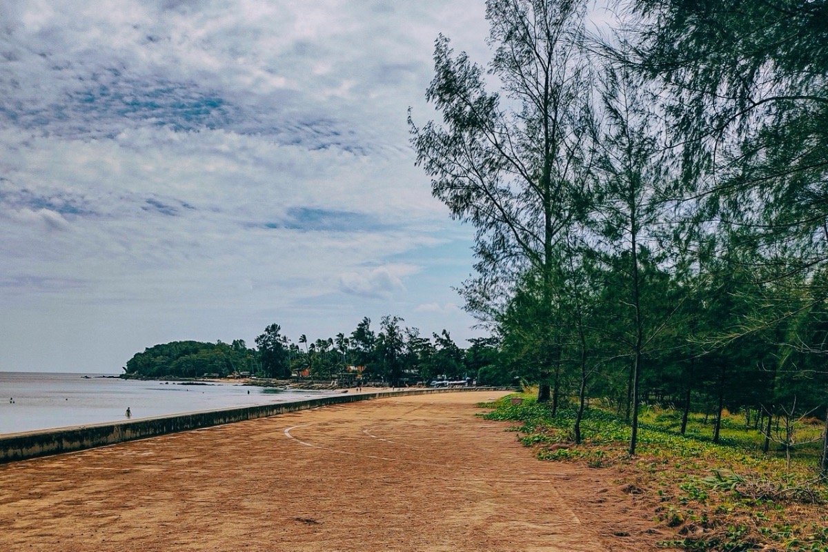 Koh Lanta sandy beach, sea and trees