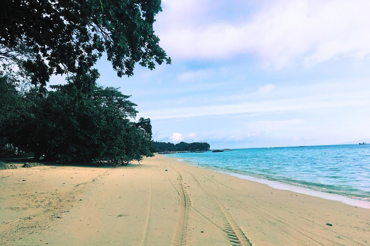 Sandy Laem Tong beach, a secluded place to stay on Koh Phi Phi Don
